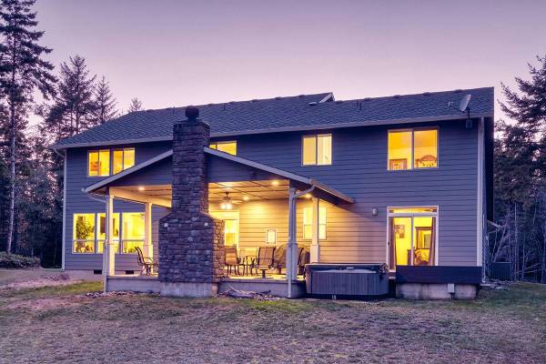 Lakehouse in Pacific County, WA