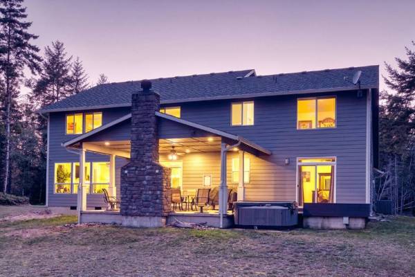 Lakehouse in Pacific County, WA