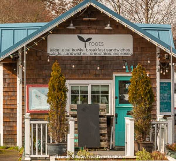 roots serves espresso drinks and acai bowls, sandwhiches and fresh salads roots in downtown Ilwaco Washington serves coffee and healthy breakfast and lunches
