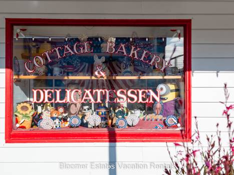 Great for Family Dining around the Clock Dylan's Cottage Bakery on Pacific on Long Beach