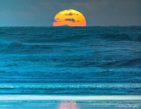 Sunset over the Ocean Sunset off the Long Beach Pensinaula