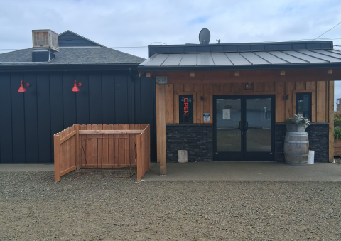 Pine Tree sports bar - Westport WA