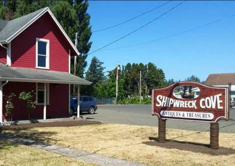 Shipwreck Cove and Antiques in Chinook Washington